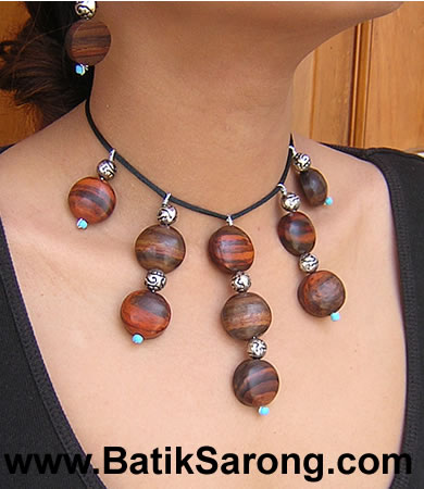 BALI SEASHELL NECKLACES JEWELRY