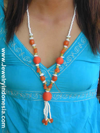 GLASS BEADS NECKLACES WHOLESALE