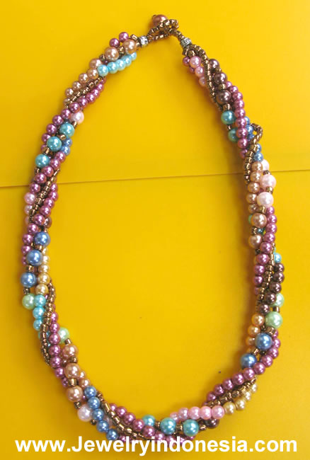SHELL BEADS NECKLACES WHOLESALER