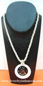 Fashion Jewelry from Bali Indonesia Shell Beads Necklaces Accessories