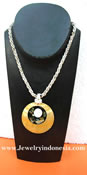 Fashion Jewelry from Bali Indonesia Shell Beads Necklaces Accessories