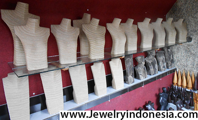 JD12 Jewellery Displays Wooden Busts Necklace Holders Bali Indonesia Retail Displays