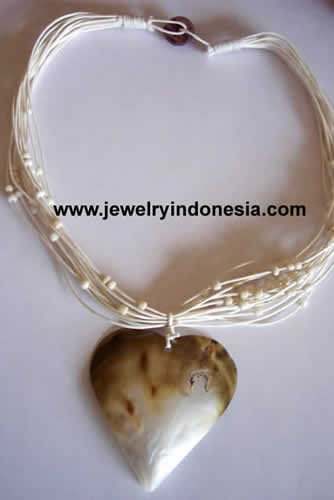 Handcrafted Jewelry & Accessories Made of Beads & Shells