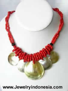 BEADS & MOTHER PEARL SHELLS NECKLACE