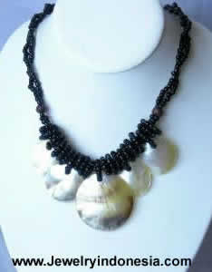 Bali beads necklaces with pearl shell pendant