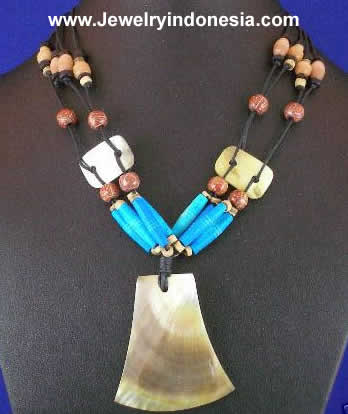 MOTHER PEARL SHELL DYED BONE NECKLACE