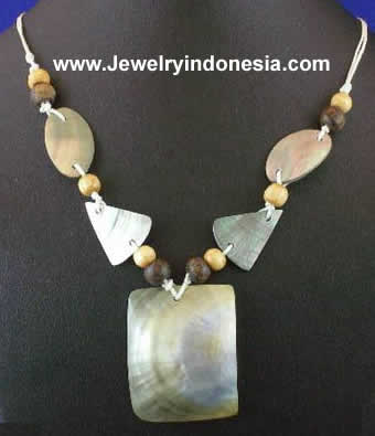 PEARL SHELL NECKLACE