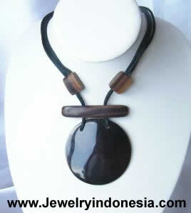 SEA SHELL NECKLACE