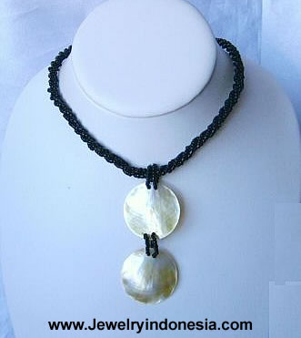 SHELL NECKLACE FROM BALI