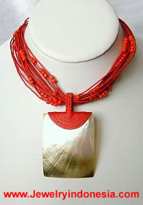 Beaded Necklace with Pearl Shell