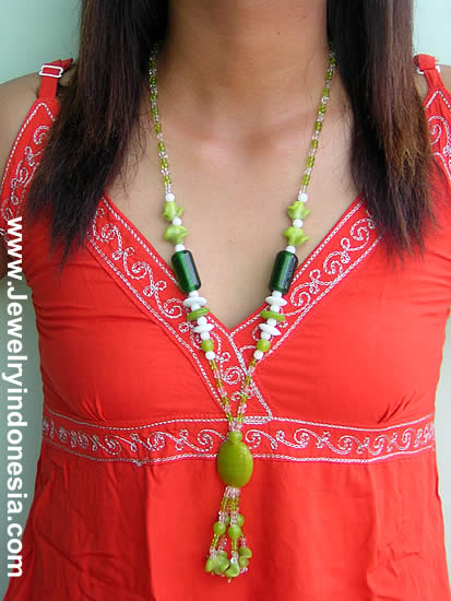 GLASS BEADS NECKLACES BALI
