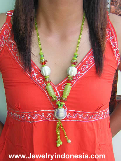 GLASS BEADS NECKLACES INDONESIA