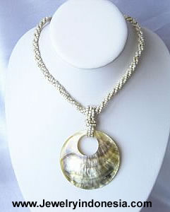 Mother of Pearl Shell Necklace with Beads