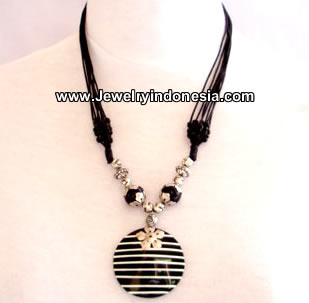 Pearl Shell Necklaces Accessory Indonesia
