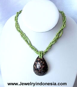 BEADS SHELL NECKLACE