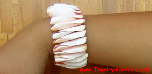Sea Shells Bracelet Made in Indonesia