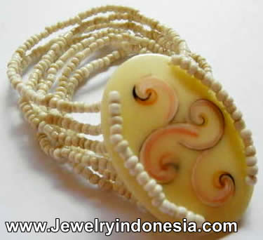 Resin Bracelet with Sea Shell