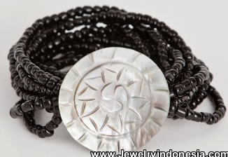 Ji-Brp2-2 Carved Mother of Pearl and Beads Bracelets Fashion Jewelry from Bali. Buy Fashion Jewelry from Indonesia Online Jewelry Store 