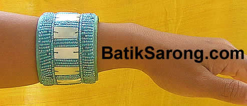 BEADS BRACELET WITH VELCRO CLOSURE