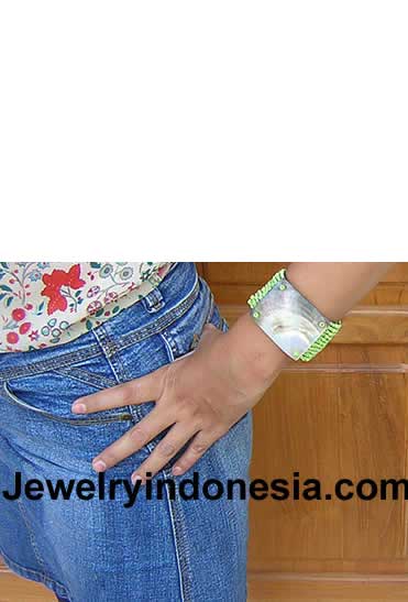 beaded bracelets with sono wood from bali indonesia