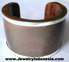 BALI WOOD BANGLE WITH SILVER