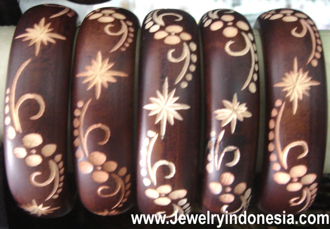 CARVED WOOD BANGLE FROM BALI