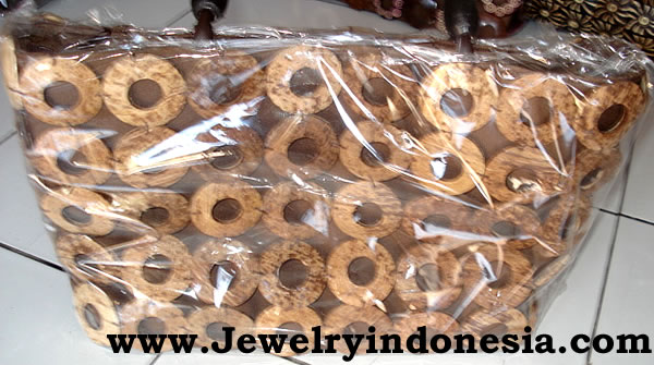 Coconut Shell Bags Producer