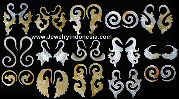 handcarved mother of pearl shell earrings fashion accessories made in Indonesia