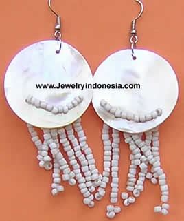 Mother pearl shell earrings with beads made in Bali