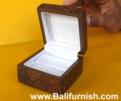Wedding ring boxes made of coconut shells from Indonesia