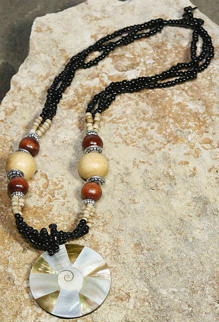 JiP18-14 Fashion Jewellery Bali Sea Shell Necklaces