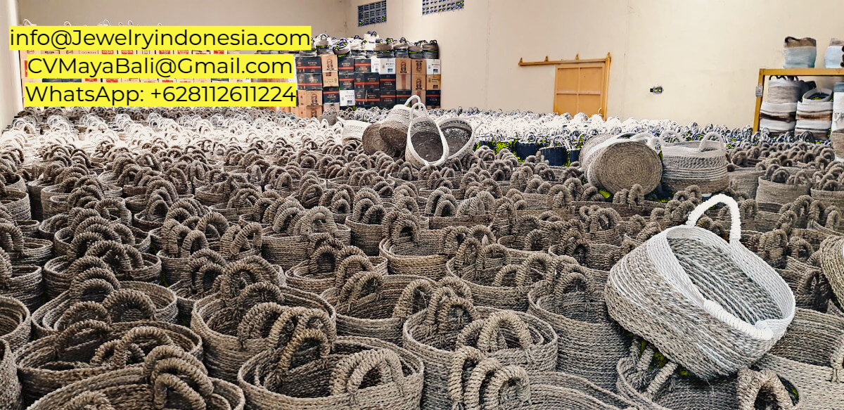 Water hyacinth tote bags and baskets from Indonesia