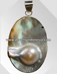 Silver Pendants Necklace with Shells